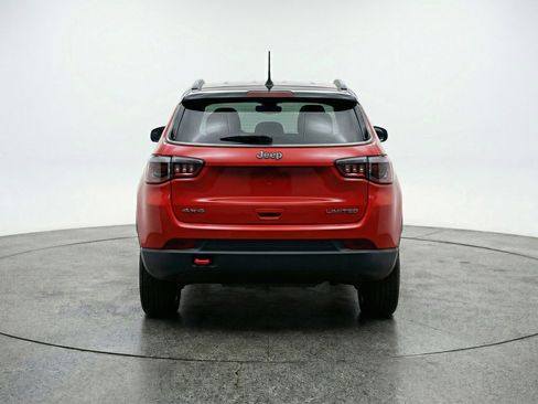 Used 2025 Jeep Compass Trailhawk AWD/4WD image 7