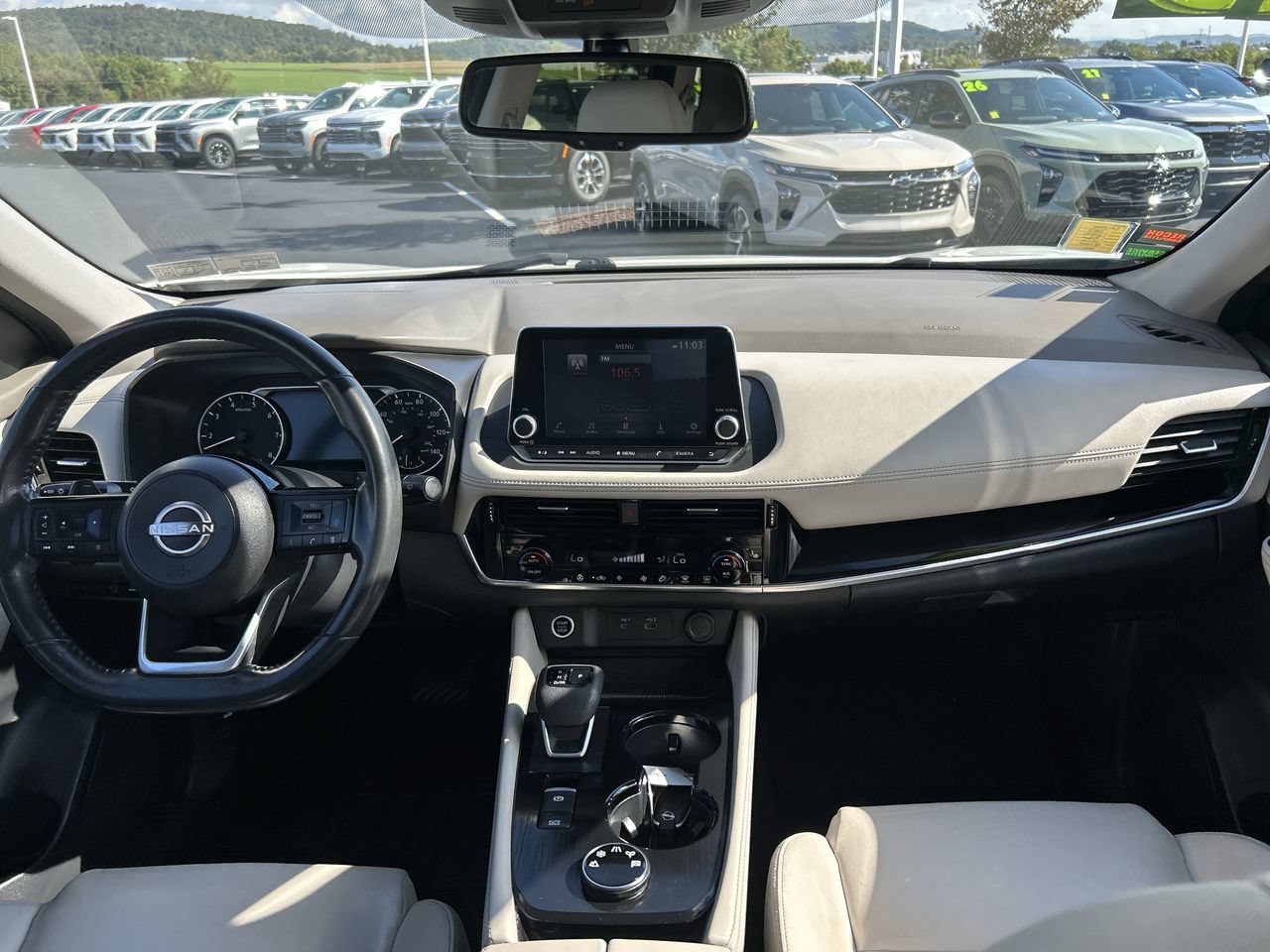 Used 2023 Nissan Rogue SL AWD/4WD image 16