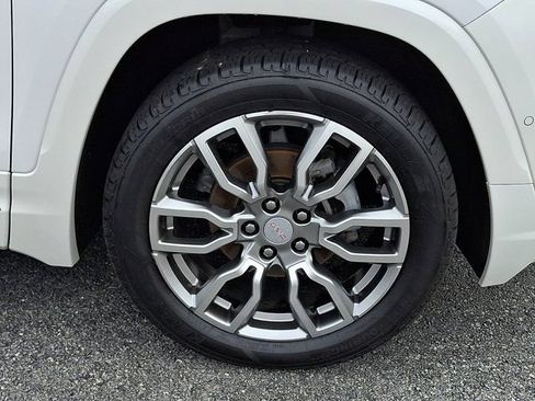 Used 2022 GMC Terrain Denali w/ Denali Premium Package AWD/4WD image 11