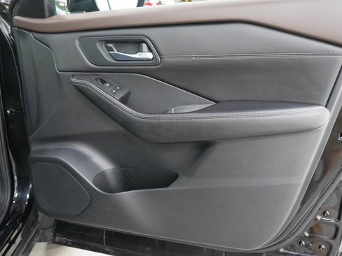 Used 2023 Nissan Rogue SV w/ SV Premium B Package AWD/4WD image 9