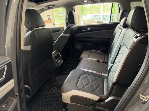 Used 2024 Volkswagen Atlas Peak Edition SE AWD/4WD image 26