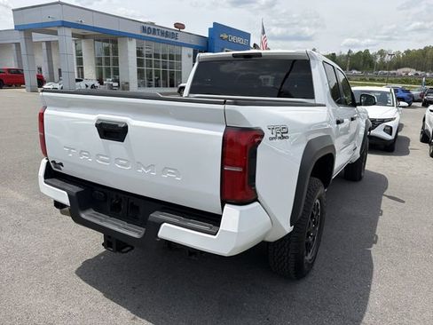 Used 2025 Toyota Tacoma TRD Off-Road AWD/4WD image 7