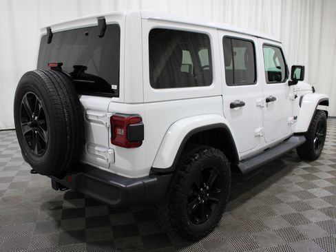 Used 2019 Jeep Wrangler Unlimited Sahara AWD/4WD image 30
