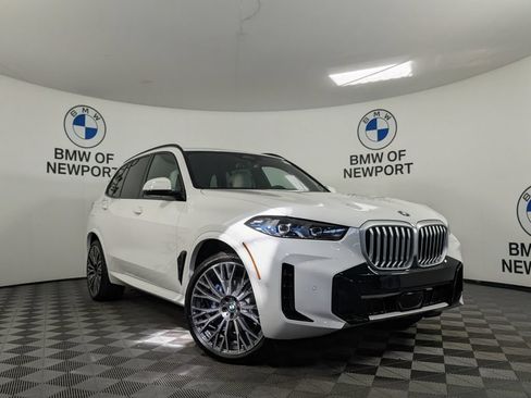 New 2026 BMW X5 xDrive40i w/ M Sport Package AWD/4WD image 3