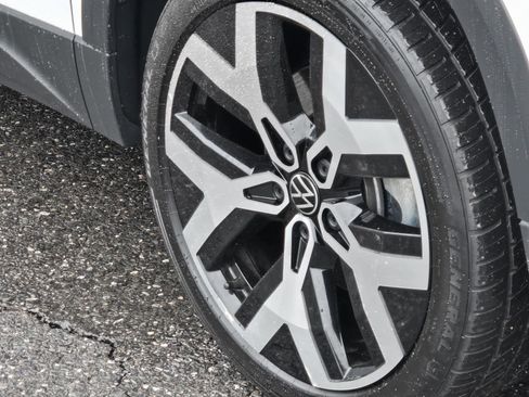 Certified 2023 Volkswagen Taos SEL image 8