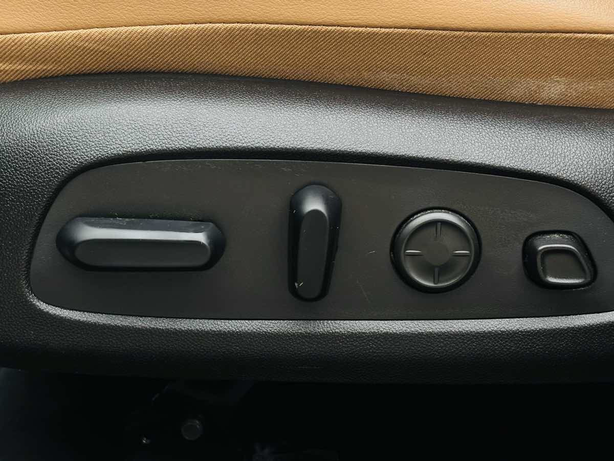Used 2017 Buick LaCrosse Premium w/ Driver Confidence Package #2 AWD/4WD image 31