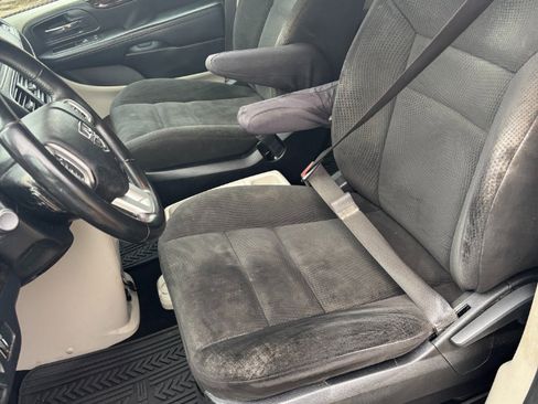 Used 2016 Dodge Grand Caravan SE w/ Quick Order Package 29E SE image 17