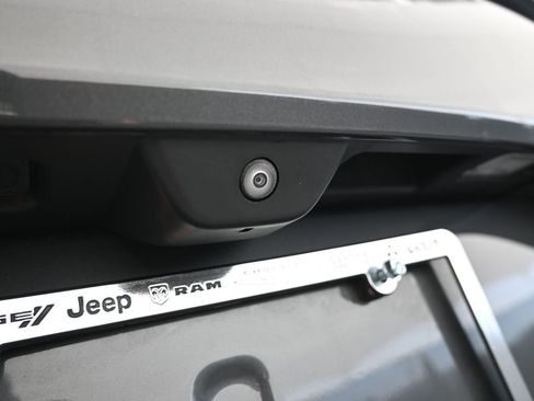 Used 2022 Jeep Grand Cherokee Limited image 40