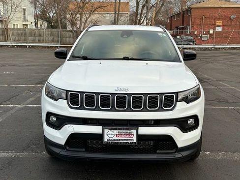 Used 2025 Jeep Compass Latitude image 2