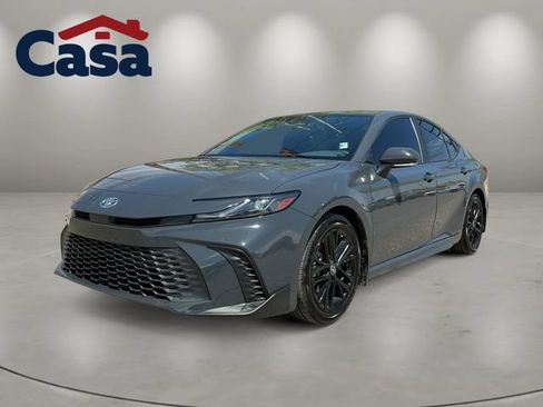Used 2025 Toyota Camry SE FWD image 1