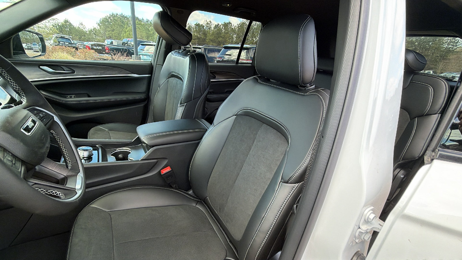 New 2026 Jeep Grand Cherokee Altitude AWD/4WD image 17