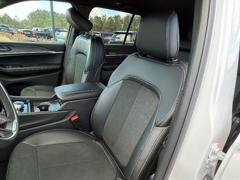 New 2026 Jeep Grand Cherokee Altitude AWD/4WD image 17