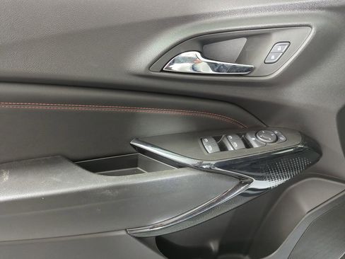 Used 2025 Chevrolet Trax RS w/ Driver Confidence Package image 9