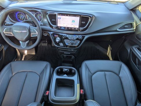 New 2026 Chrysler Voyager LX image 17