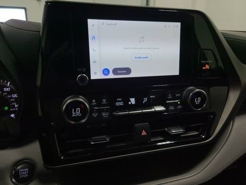 Used 2023 Toyota Highlander LE FWD image 30