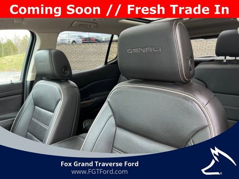 Used 2021 GMC Acadia Denali w/ Denali Ultimate Package AWD/4WD image 11