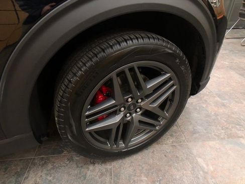 Used 2025 Ford Explorer ST-Line w/ ST-Line Street Pack image 9