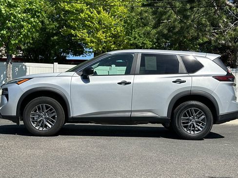 Used 2024 Nissan Rogue S AWD/4WD image 7