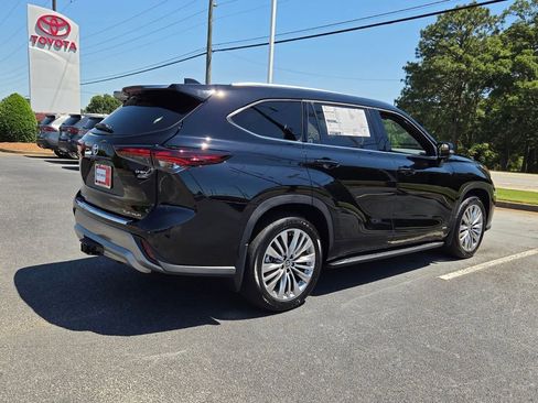 New 2026 Toyota Highlander Platinum AWD/4WD image 14