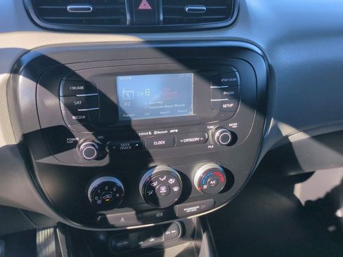Used 2015 Kia Soul + image 16