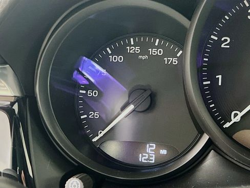 New 2026 Porsche Macan image 13