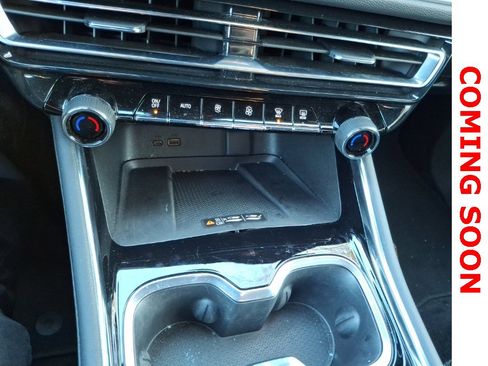 Used 2025 Chevrolet Traverse LT image 11