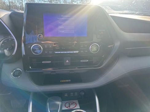 Used 2023 Toyota Highlander L image 14