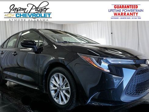 Used 2022 Toyota Corolla LE image 1