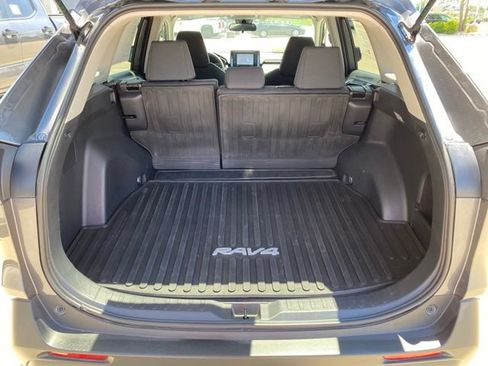 Certified 2021 Toyota RAV4 LE FWD image 4