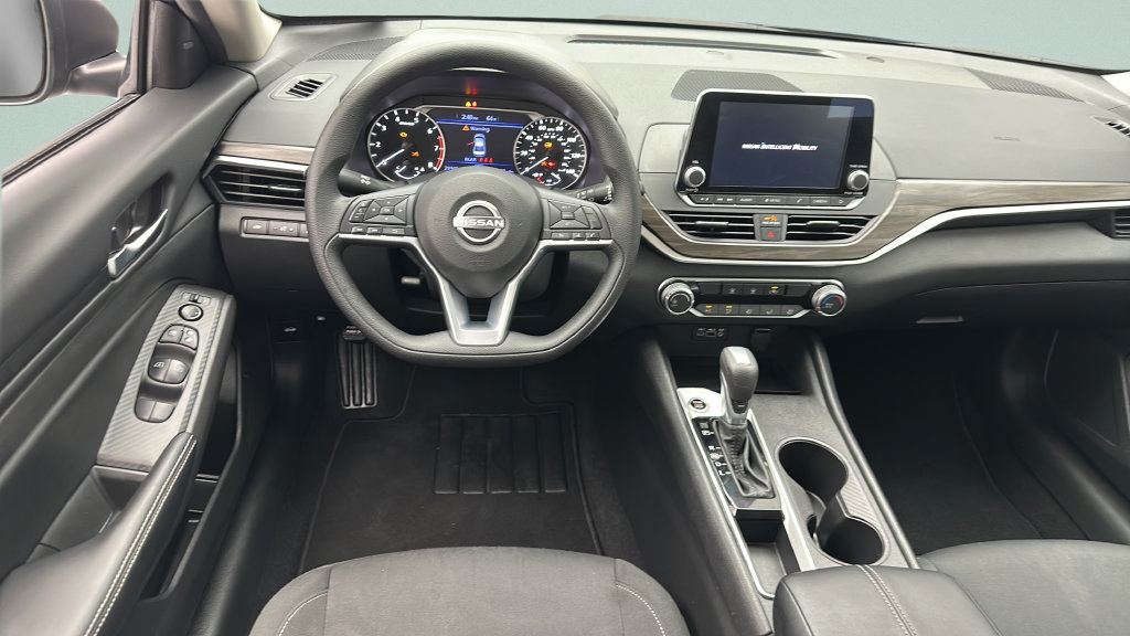 Used 2025 Nissan Altima 2.5 SV FWD image 10