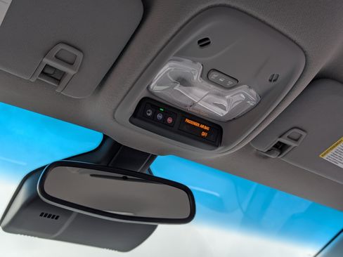 Used 2020 Chevrolet Bolt LT image 30