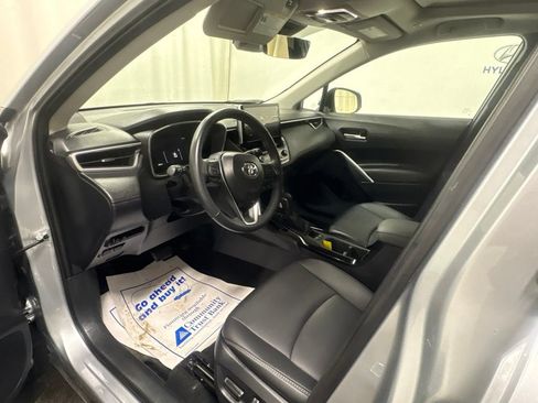 Used 2024 Toyota Corolla Cross XLE w/ Convenience Package AWD/4WD image 24