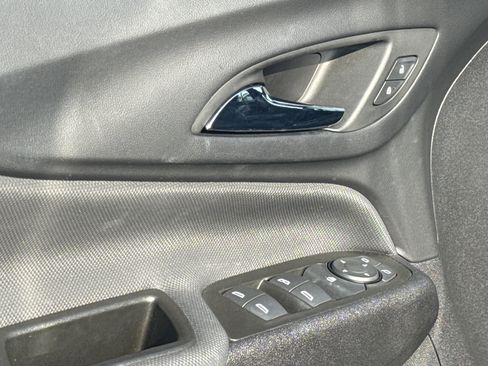Used 2023 Chevrolet Equinox RS AWD/4WD image 2