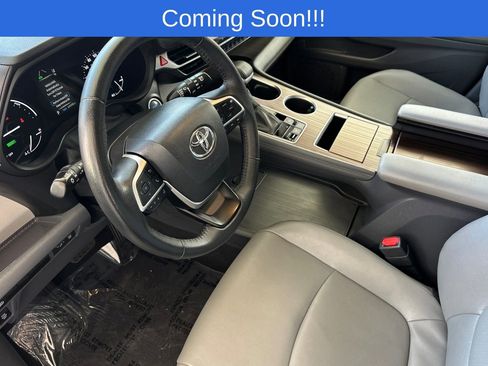 Used 2023 Toyota Sienna XLE image 10