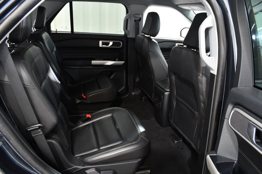 Used 2023 Ford Explorer XLT w/ Equipment Group 202A AWD/4WD image 19
