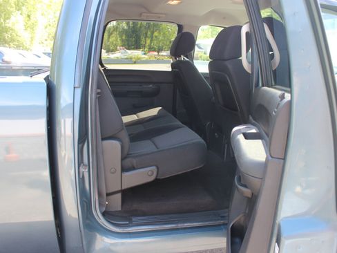 Used 2011 Chevrolet Silverado 2500 LT w/ Interior Plus Package AWD/4WD image 37