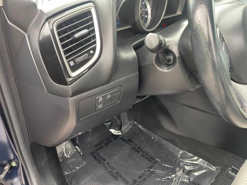 Used 2015 MAZDA MAZDA3 i Touring image 19