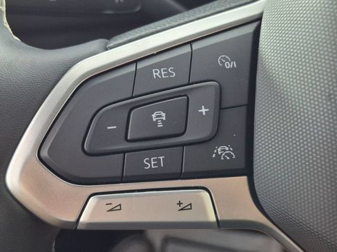 Used 2023 Volkswagen Tiguan SE FWD image 16