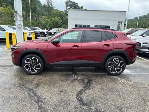Certified 2024 Chevrolet Trax RS w/ Driver Confidence Package FWD image 2