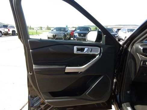 Used 2024 Ford Explorer Limited image 11