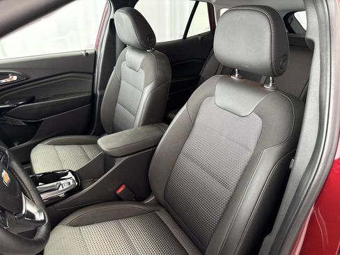Used 2025 Chevrolet Trax LT w/ Driver Confidence Package image 8