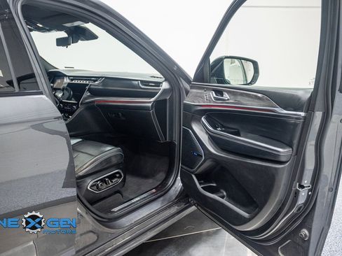 Used 2021 Jeep Grand Cherokee L Overland w/ Luxury Tech Group IV image 36