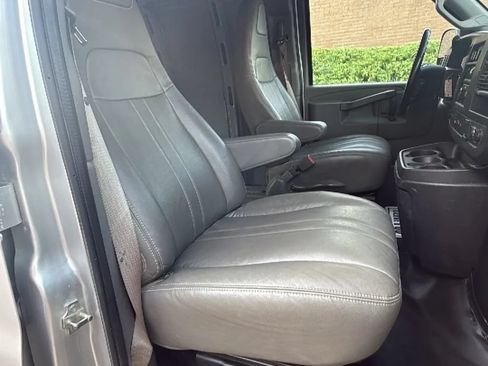 Used 2018 Chevrolet Express 3500 Extended w/ Driver Convenience Package RWD image 34