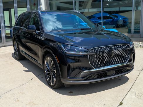Used 2026 Lincoln Aviator Reserve AWD/4WD image 3