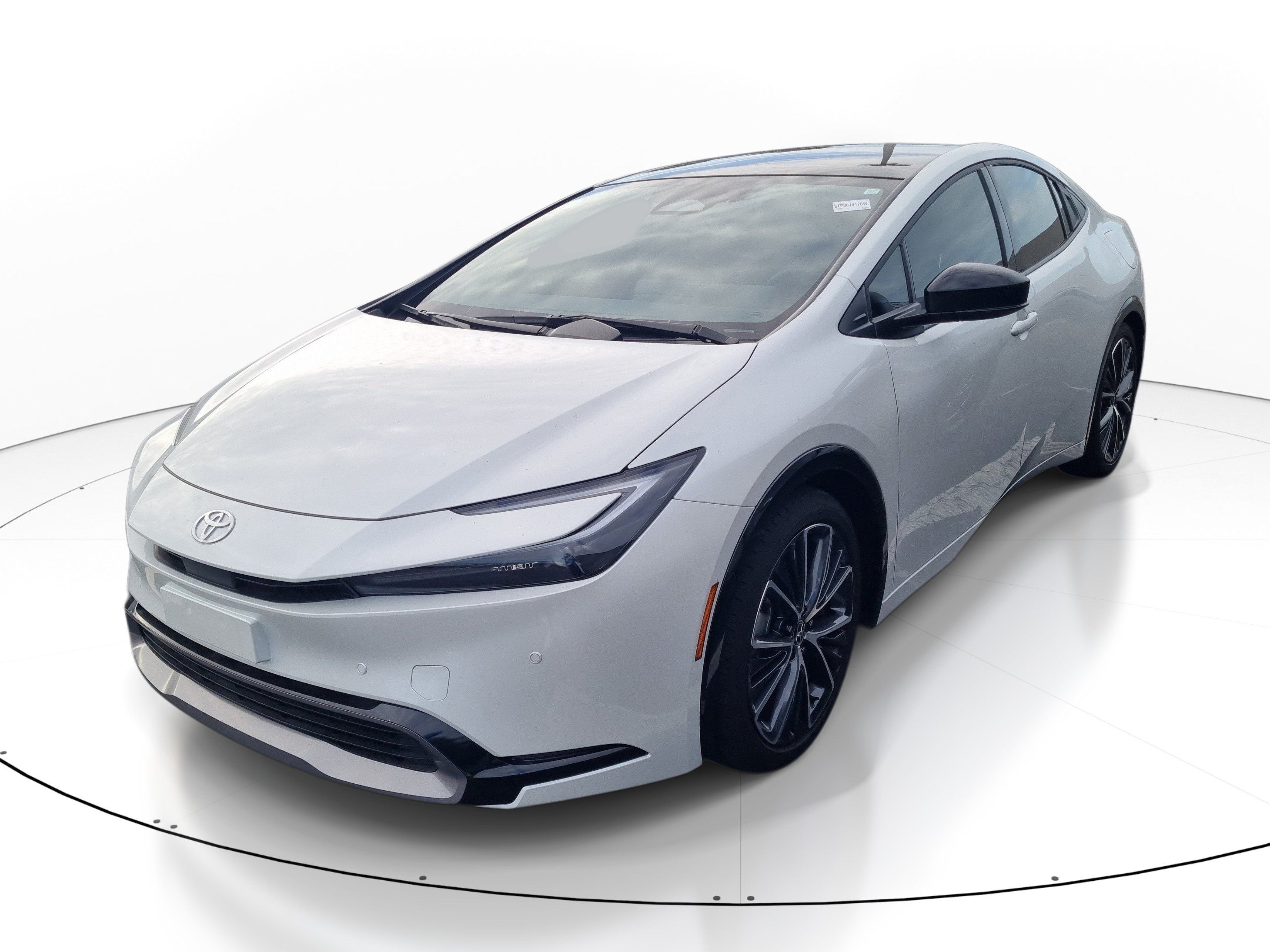 Used 2023 Toyota Prius XLE FWD image 3