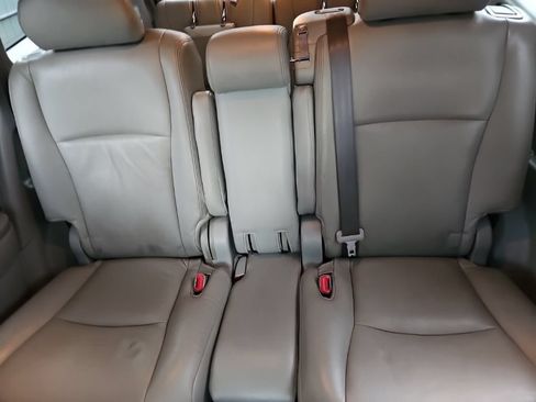 Used 2013 Toyota Highlander 4WD Hybrid image 17