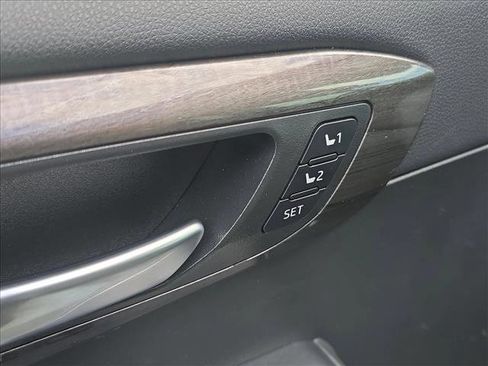 Used 2023 Toyota Highlander Limited FWD image 7