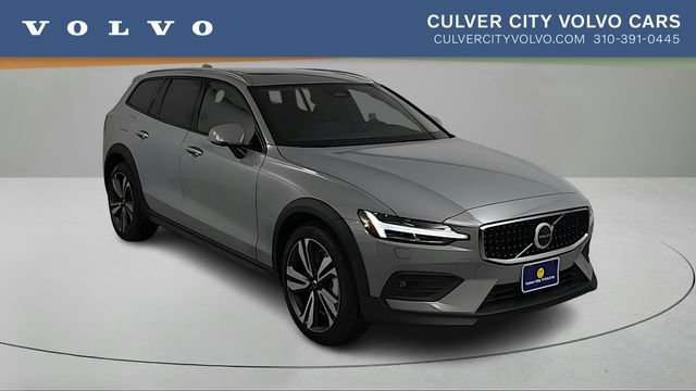 Certified 2026 Volvo V60 B5 Cross Country Plus w/ Climate Package AWD/4WD image 1