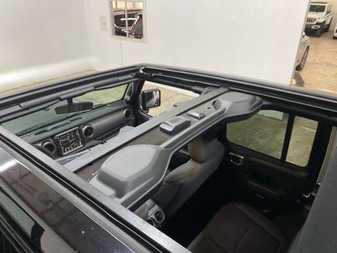 Used 2023 Jeep Wrangler Unlimited w/ Sun & Screen Package AWD/4WD image 26