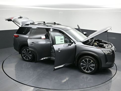 New 2026 Nissan Pathfinder Platinum w/ Cargo Package AWD/4WD image 32